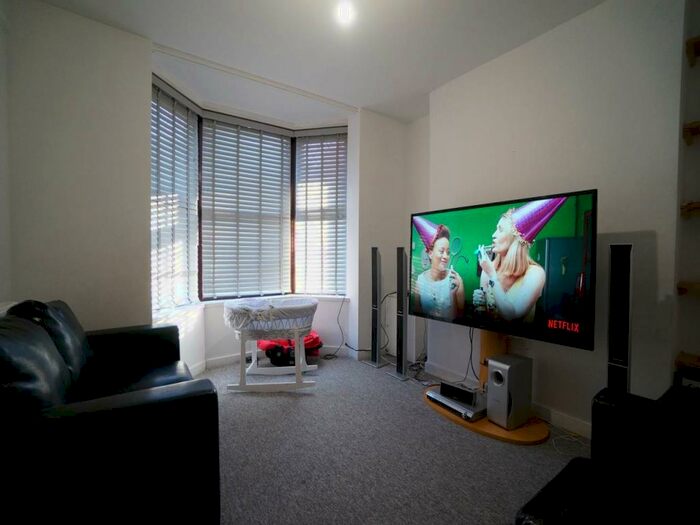 4 Bedroom House To Rent In Orme Road, Bangor, Gwynedd, LL57