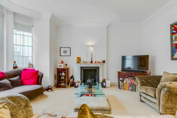 2 Bedroom Flat To Rent In St. Georges Square, London, SW1V