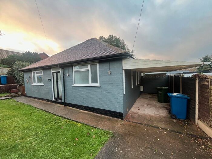 2 Bedroom Bungalow To Rent In Fairway, Wilnecote, Tamworth, B77