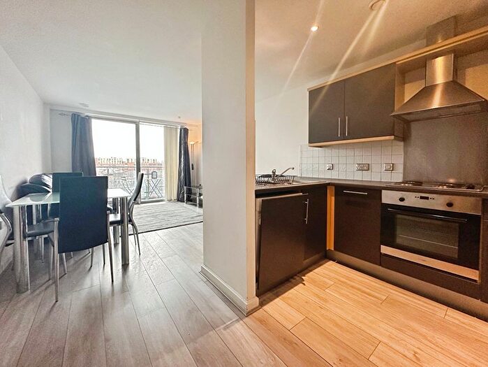 2 Bedroom Flat To Rent In Whitehall Quay, Leeds, West Yorkshire, LS1