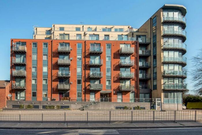 2 Bedroom Flat To Rent In Slough, Berkshire, SL1