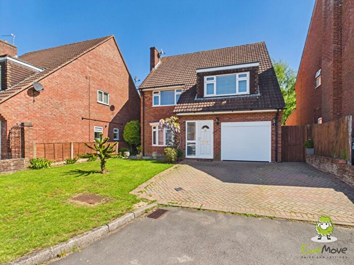 4 Bedroom Detached House For Sale In Springfield, Oakley, Basingstoke, Hampshire, RG23