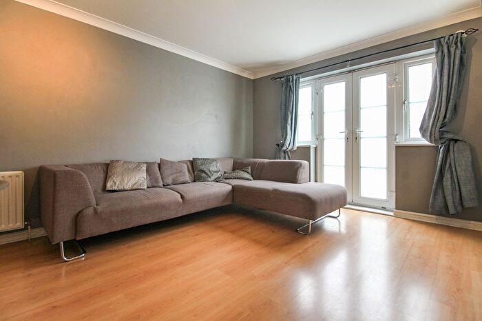 2 Bedroom Flat To Rent In Birkenhead Avenue, Kingston Upon Thames, KT2