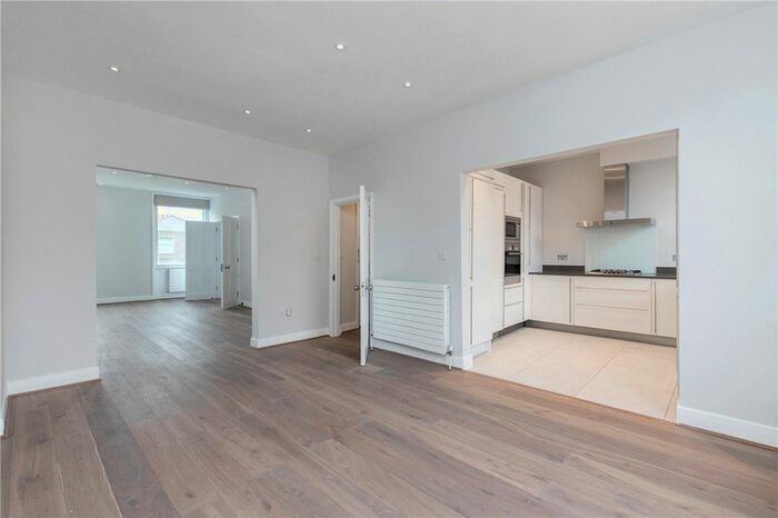 3 Bedroom Flat To Rent In Gloucester Place, Marylebone, London, W1U