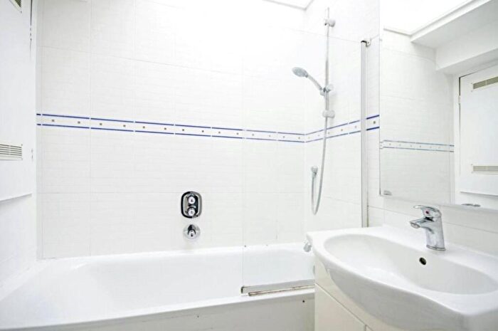 2 Bedroom Flat To Rent In Finchley Road, Temple Fortune, NW11