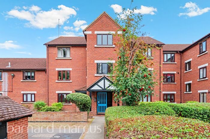 1 Bedroom Flat For Sale In Tawny Close, Feltham, TW13