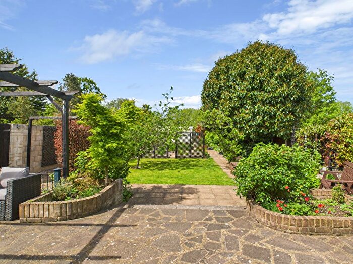 4 Bedroom Semi-detached House For Sale In Coppermill Road, Wraysbury, Berkshire, TW19