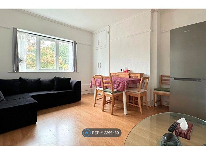 4 Bedroom Maisonette To Rent In Newmarket Green, London, SE9