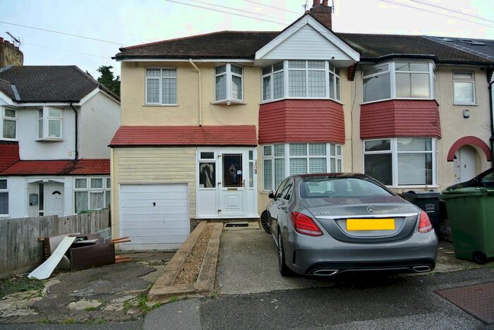 1 Bedroom Flat To Rent In Marvels Lane, Grove Park, SE12