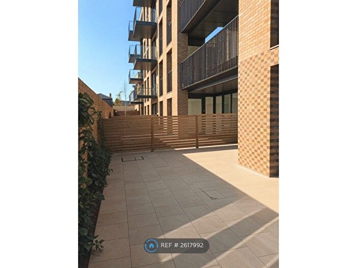 2 Bedroom Flat To Rent In Cobalt Place, London, SW11