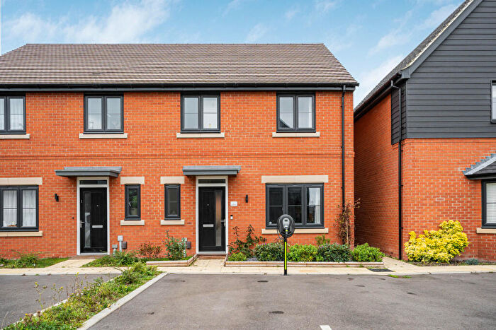 3 Bedroom Semi Detached House For Sale In Hazel Grove, Wantage, OX12