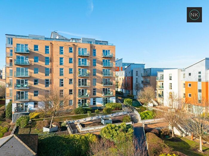 2 Bedroom Apartment For Sale In Marquess Heights, Queen Mary Avenue, South Woodford, London, E18