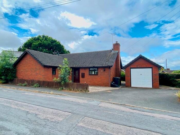 3 Bedroom Detached Bungalow To Rent In Croft Road, Clehonger, Hereford, HR2