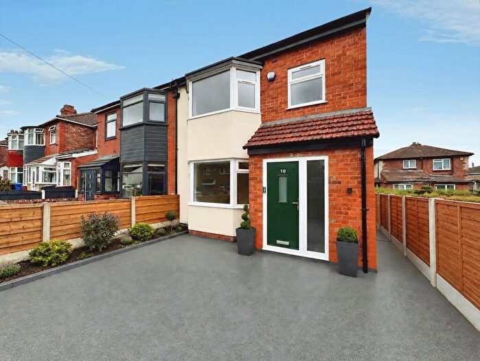 5 Bedroom Semi-Detached House To Rent In Birch Drive, Pendlebury, Swinton, Manchester, M27