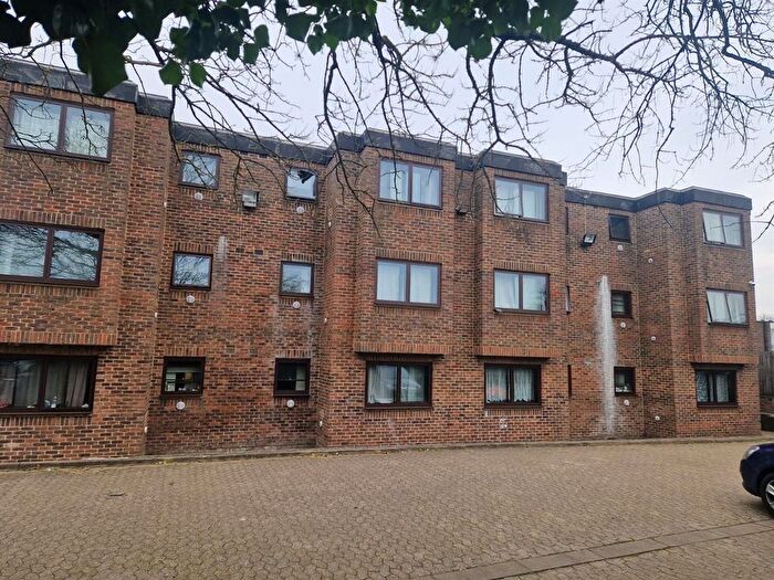 Studio To Rent In Bath Road, Harmondsworth, West Drayton, UB7