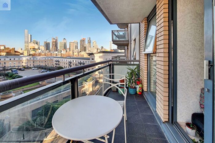 2 Bedroom Flat For Sale In Crews Street, London, E14