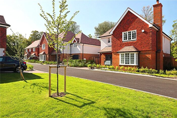 4 Bedroom Detached House For Sale In Stovell Place, Effingham, KT24