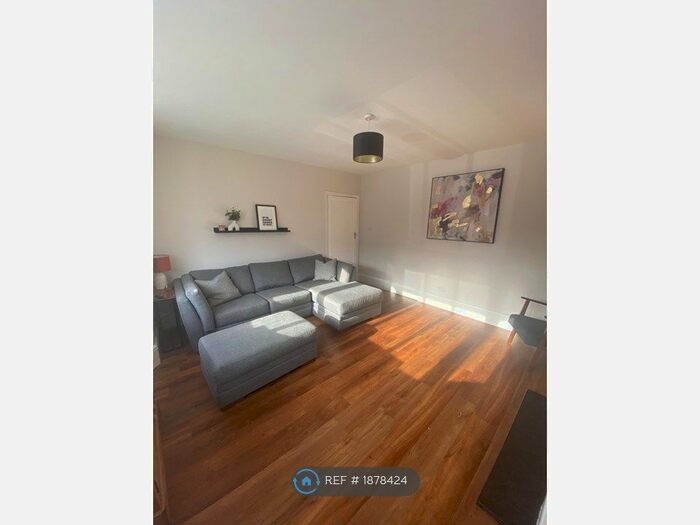 3 Bedroom Semi-Detached House To Rent In Cleeve Hill, Bristol, BS16