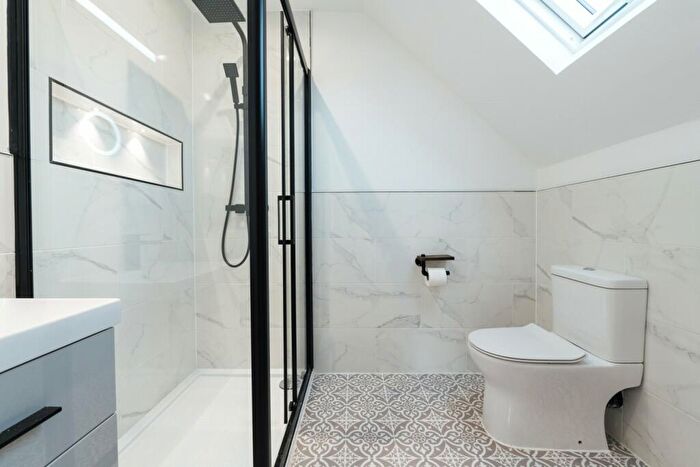 2 Bedroom Flat For Sale In Canadian Avenue, Catford, SE6
