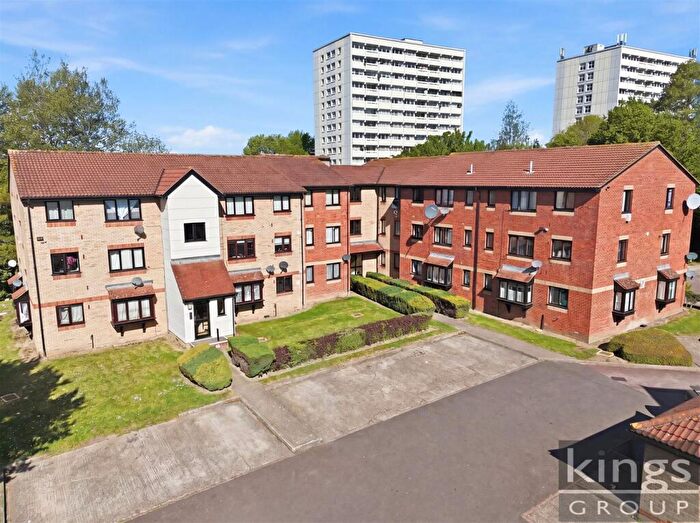 1 Bedroom Flat For Sale In Magpie Close, Enfield, EN1