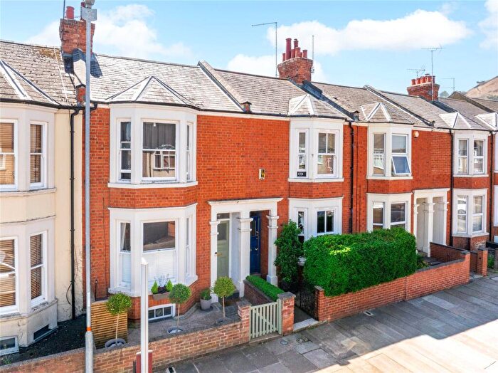 3 Bedroom Semi-Detached House For Sale In Broadway, Abington, Northampton, Northamptonshire, NN1