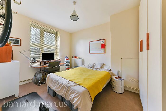 3 Bedroom Flat To Rent In Union Grove, London, SW8