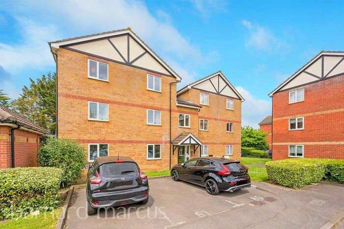 2 Bedroom Apartment To Rent In Foxglove Way, Wallington, SM6