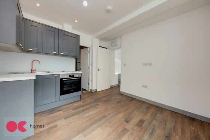 1 Bedroom Flat To Rent In Station Square, Gidea Park, Romford, RM2