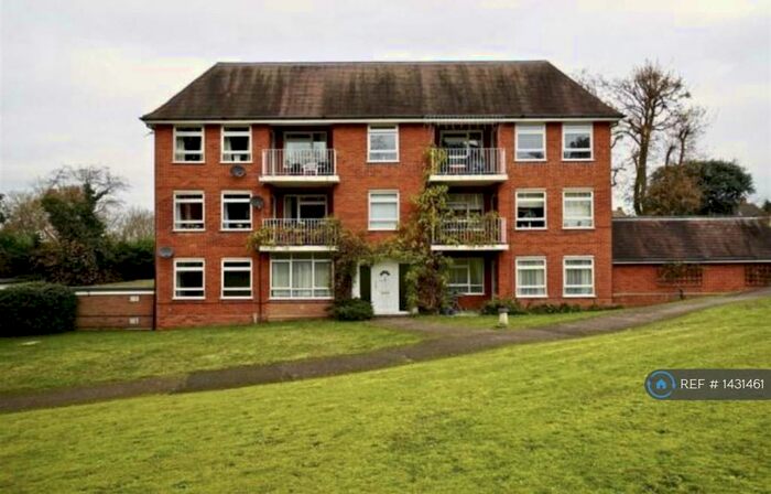 2 Bedroom Flat To Rent In Acland Avenue, Colchester, CO3