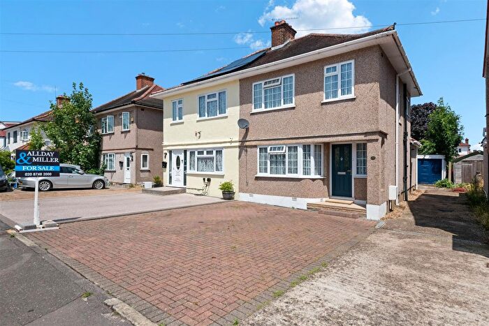 3 Bedroom Semi-Detached House For Sale In Bradenham Road, Hayes, UB4