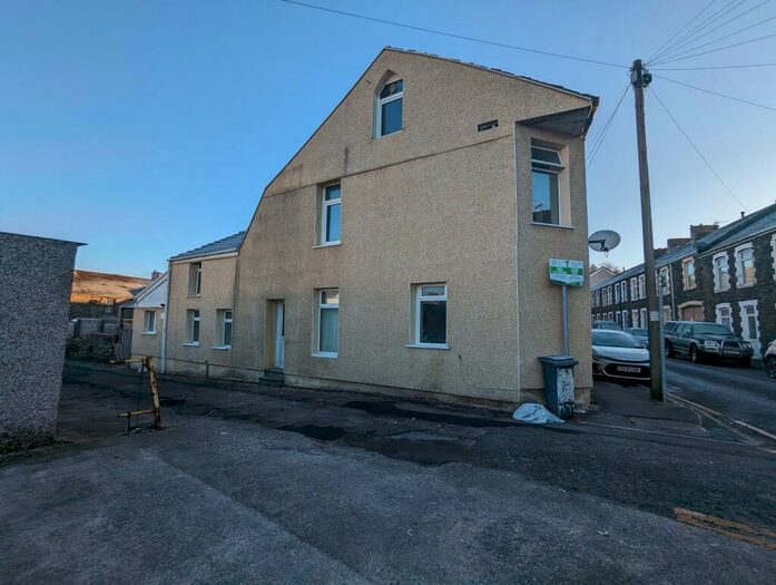3 Bedroom End Of Terrace House To Rent In Exchange Road, Neath, Neath Port Talbot., SA11