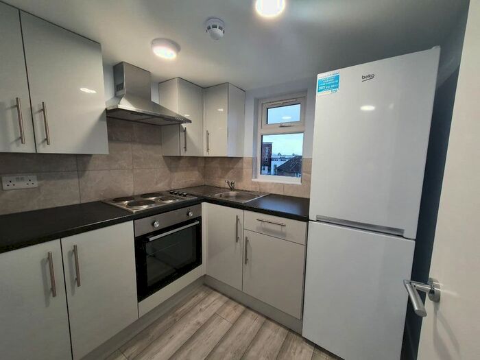 Studio To Rent In De Salis Road, Uxbridge, UB10