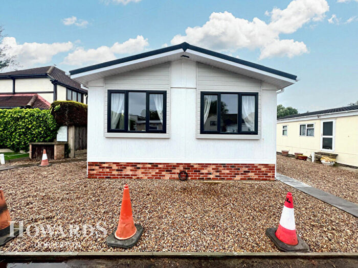 2 Bedroom Park Home For Sale In Beverly Court, Gorleston, NR31