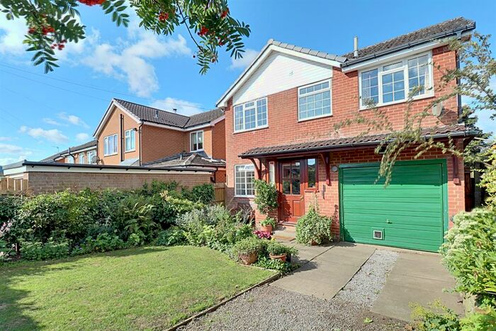 4 Bedroom Detached House For Sale In Throstle Nest Close, Otley, LS21