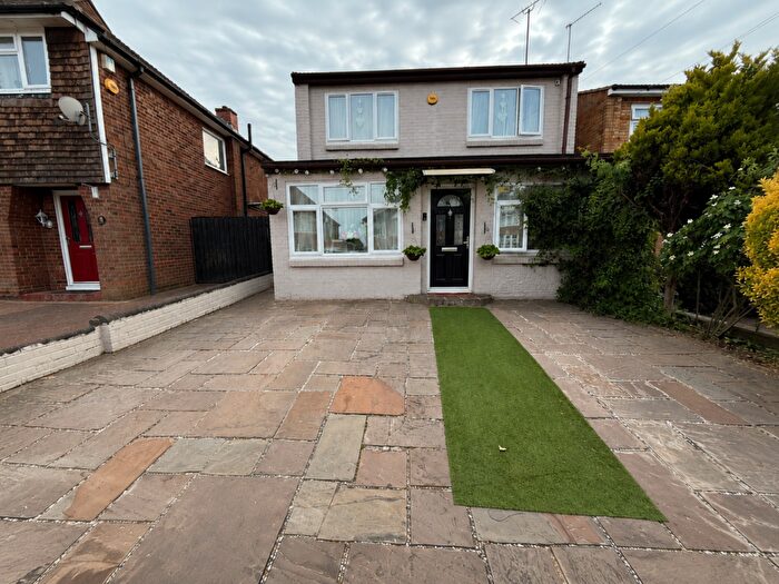 3 Bedroom Detached House For Sale In Liscombe Road, Dunstable, LU5