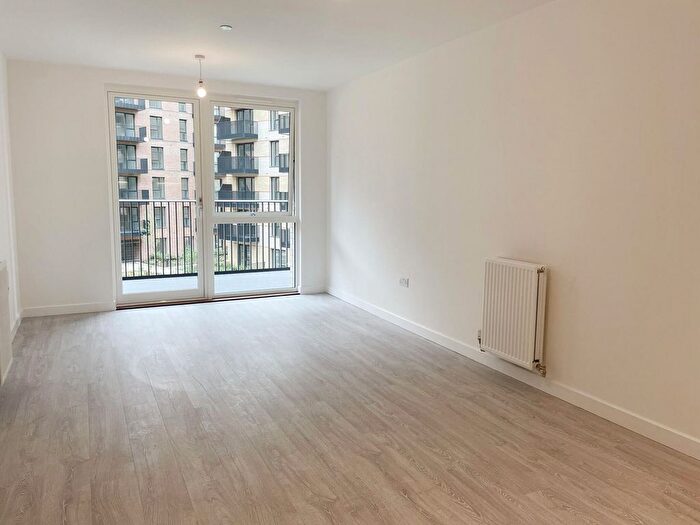 2 Bedroom Flat To Rent In Farine Avenue, London, UB3