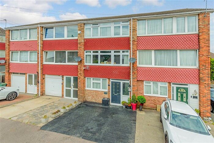 5 Bedroom Terraced House For Sale In Cadogan Avenue, Dartford, Kent, DA2