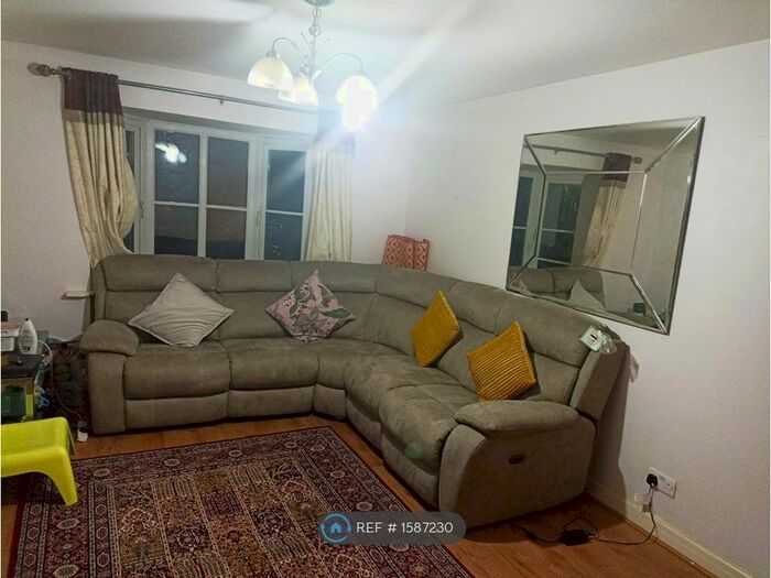 2 Bedroom Flat To Rent In Chamberlain Drive, Wilmslow, SK9