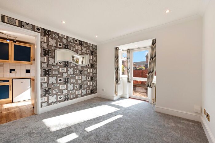 1 Bedroom Detached House To Rent In Willow Road, New Malden, KT3
