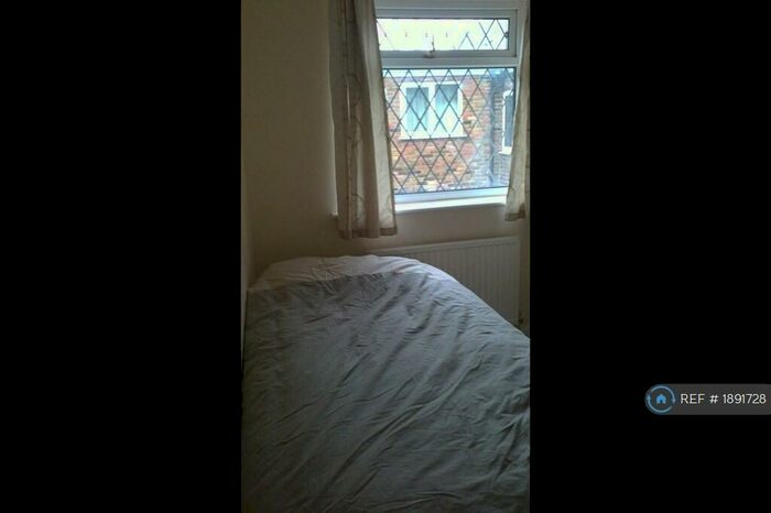 3 Bedroom End Of Terrace House To Rent In Clewer Fields, London, SL4