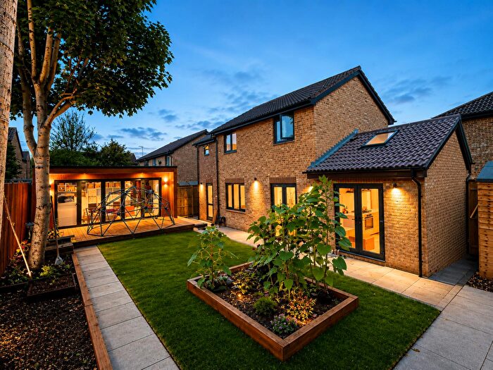 3 Bedroom Detached House For Sale In Brayton Court, Shenley Lodge, Milton Keynes, MK5