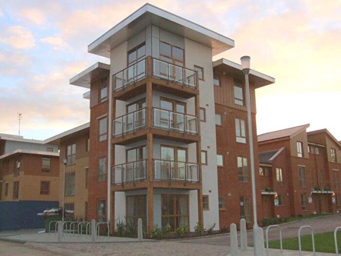 2 Bedroom Flat To Rent In Commonwealth Drive, Three Bridges, Crawley, RH10