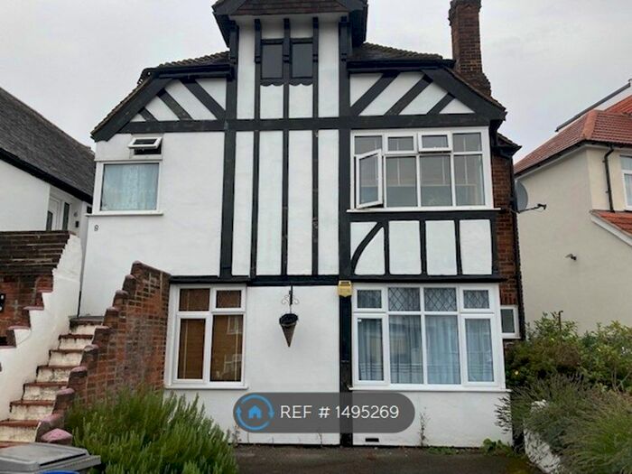 2 Bedroom Flat To Rent In Wakeman's Hill Avenue, London, NW9