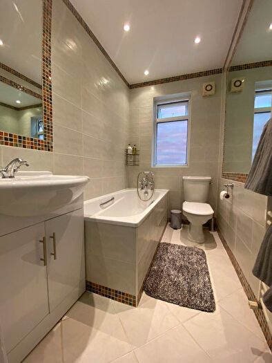 1 Bedroom Flat To Rent In Chatsworth Road, Mapesbury, London, NW2