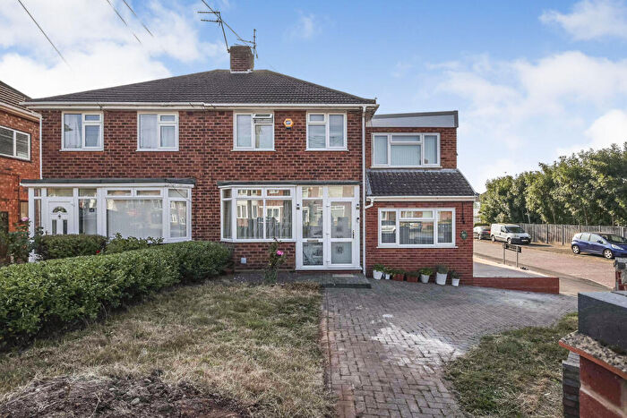 5 Bedroom Semi-Detached House For Sale In Chaffcombe Road, Birmingham, B26