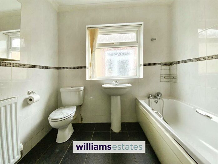 2 Bedroom Detached Bungalow For Sale In Garnett Drive, Prestatyn, LL19
