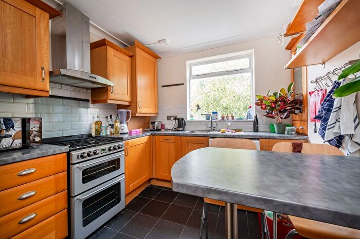 3 Bedroom Flat To Rent In Sulgrave Road, Hammersmith, London, W6