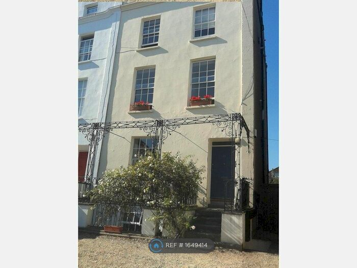 2 Bedroom Flat To Rent In West Park, Bristol, BS8