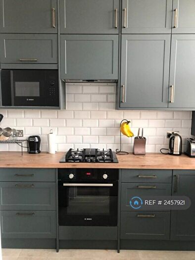 2 Bedroom Flat To Rent In Thurlow Park Road, London, SE21