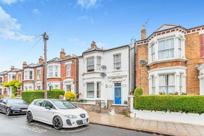 1 Bedroom Flat To Rent In Winterwell Road, London, SW2